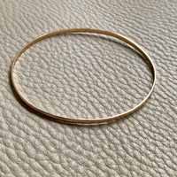 Vintage 18k solid gold bangle - 8 inch interior circumference