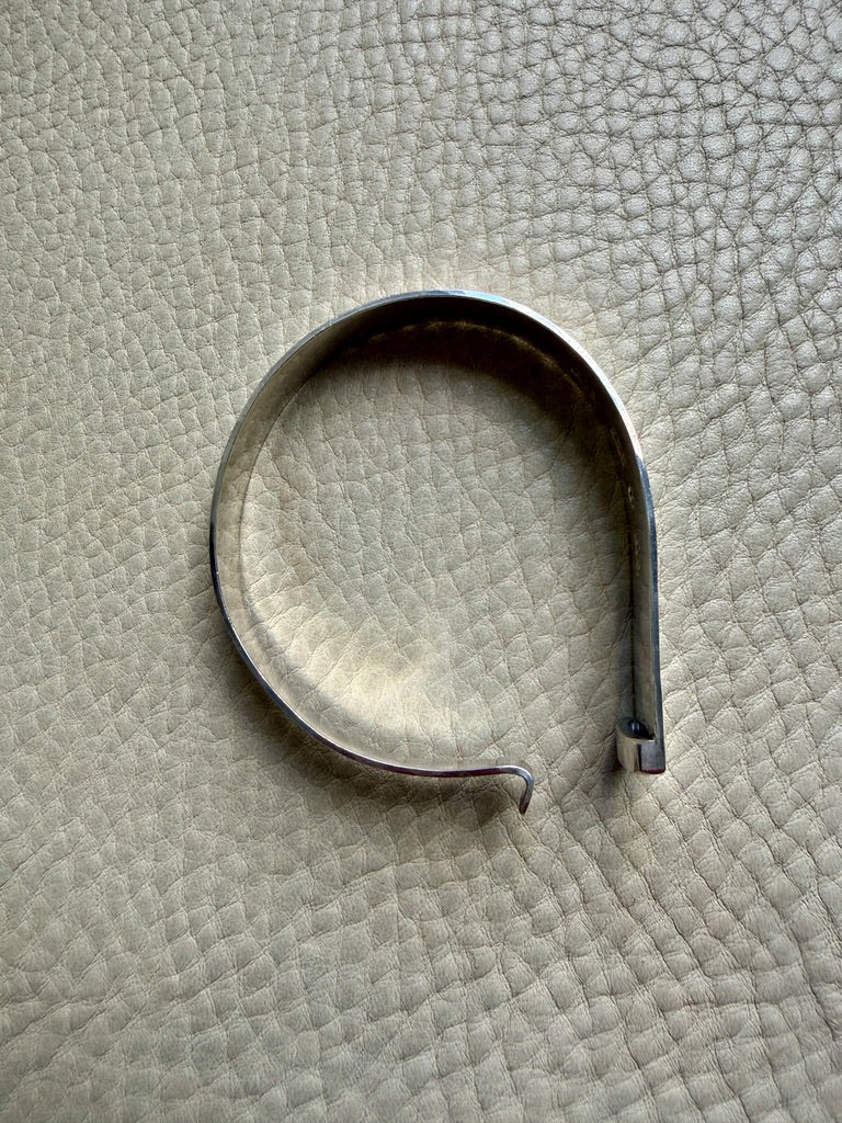 1992 Textured Vintage Bangle Bracelet in Sterling Silver – 6.75 Inch Inner Circumference