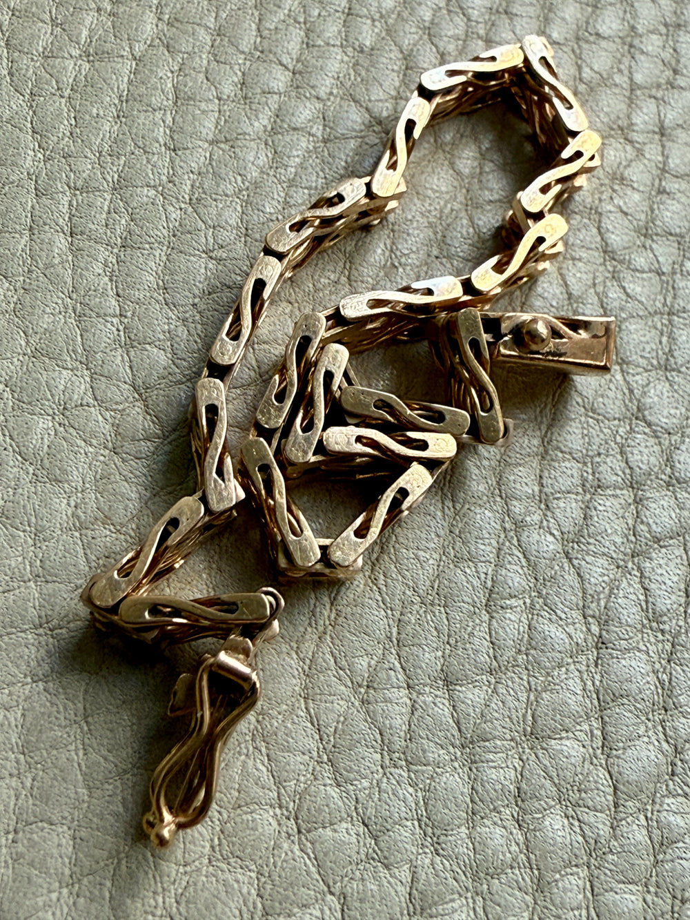 Slinky 18k Gold Vintage Bernhard Hertz Wishbone Link Bracelet - 7.5 inch length