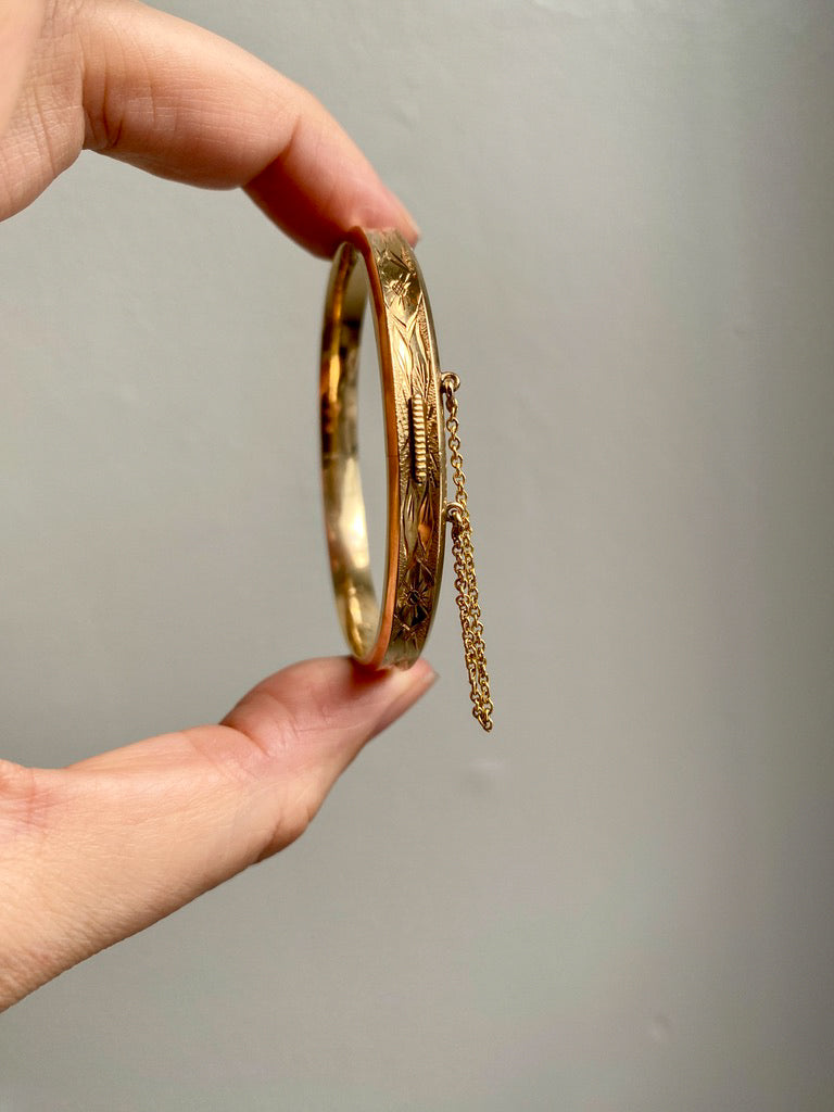 1950 Finnish Hinged Bangle with Botanical Flowers and Leaves Engraved Pattern 14k Yellow Gold - 6.8 inch interior