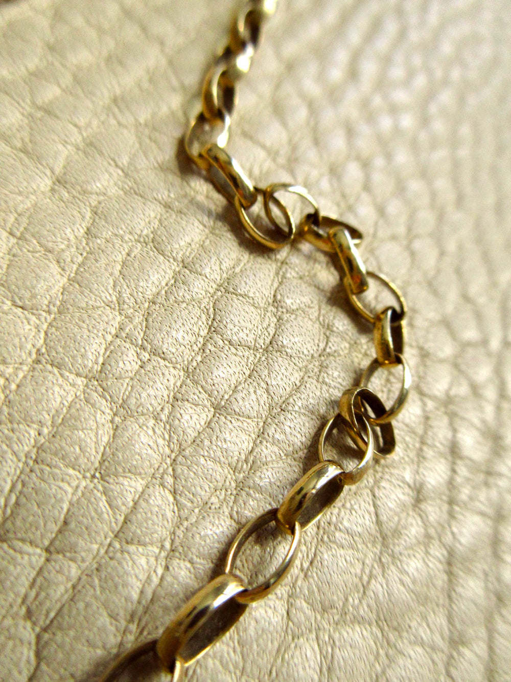 9k Gold English Oval Link Necklace - 17.75 inch length