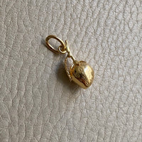 18k Gold Vintage Charm or Pendant - Strawberry