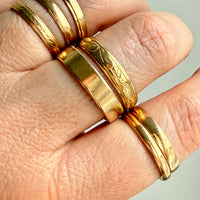 1945 Beveled edge 18k Gold Wedding Band - Size 9