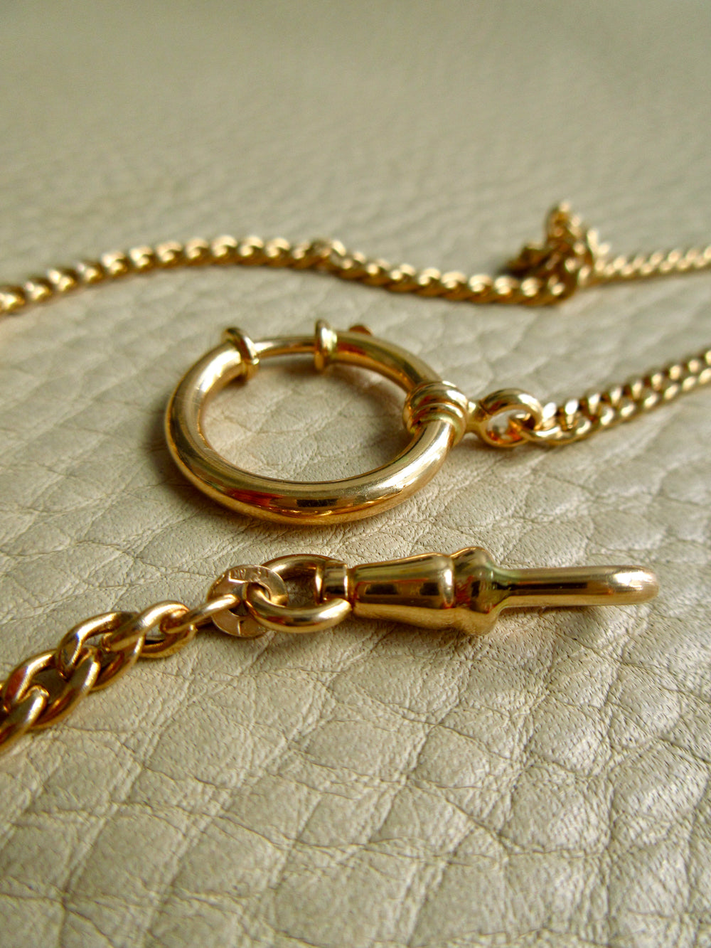 Vintage 18k Gold Curb Link Watch Chain Necklace with oversized Bolt Clasp – 16.75" Length