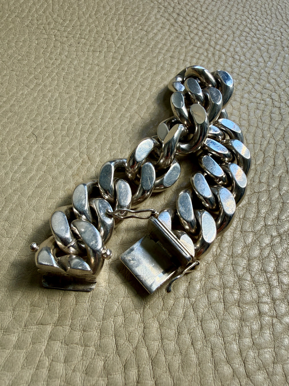 CHONK! 1976 SOLID Weighty 160 gram! Silver Curb Link Bracelet - 6.75 inch interior circumference
