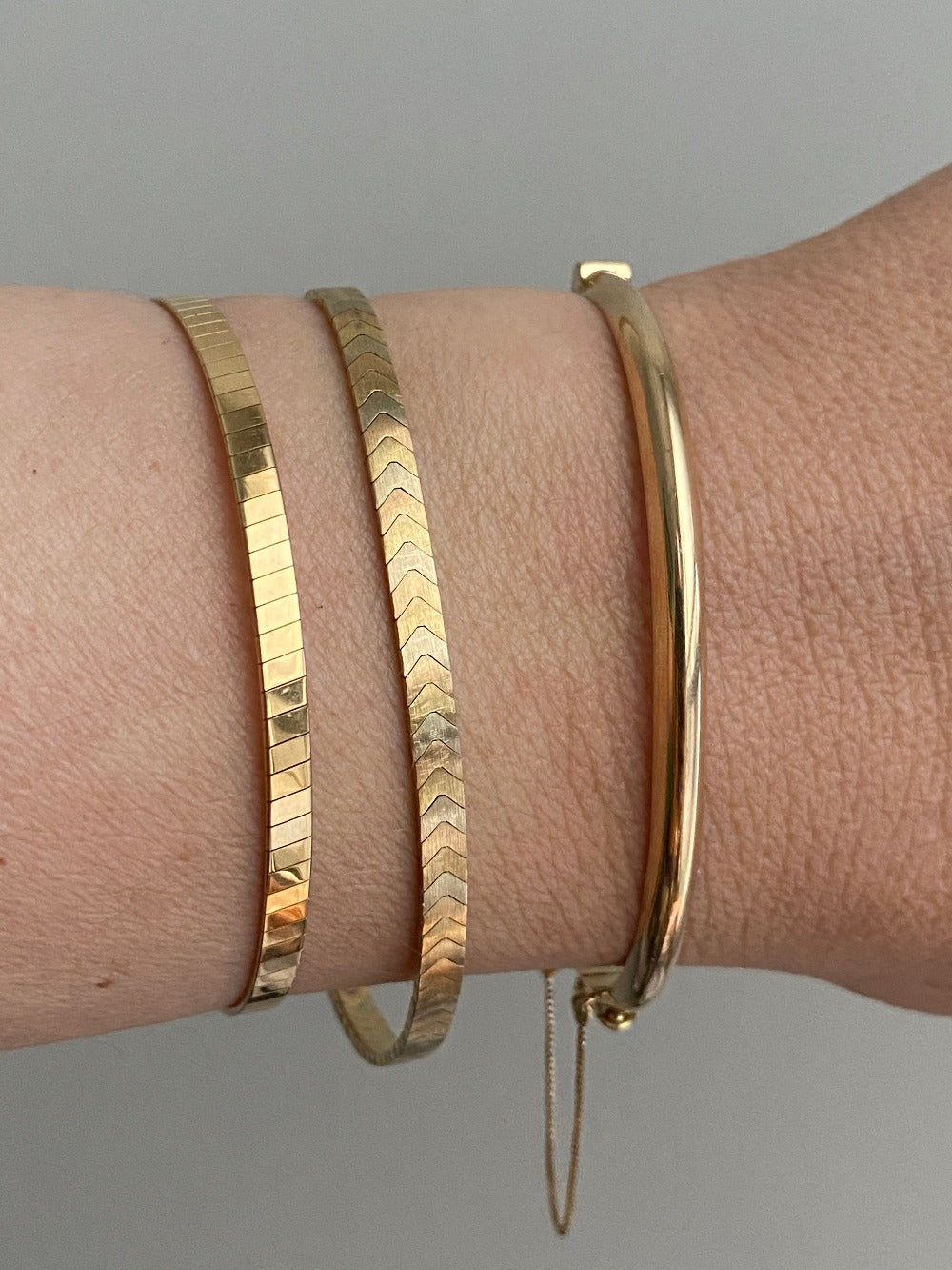 SLEEK! 18k gold tri-color vintage chevron pattern bracelet - 7 inch length