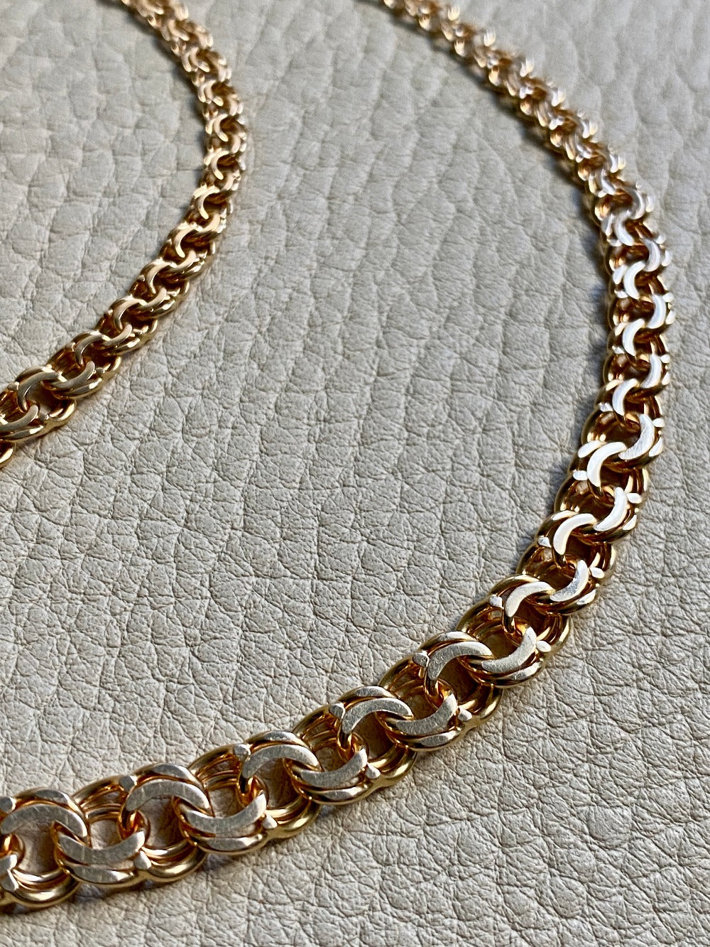 1977 Swedish 18k Gold necklace - Graduated double link chain - 17 inch length