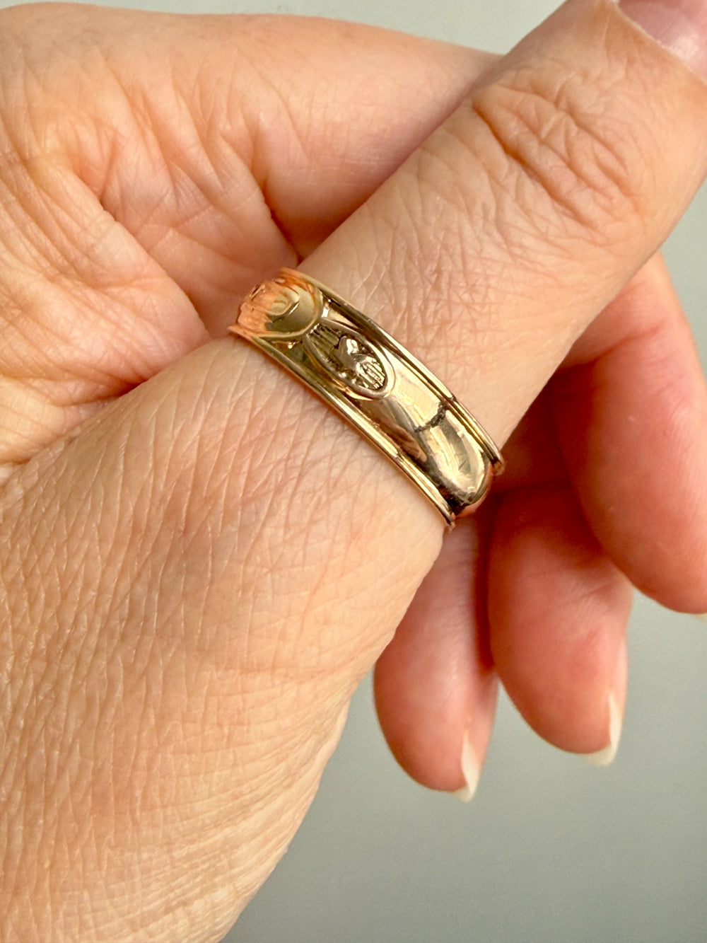 1988 Vintage Swedish 18k Gold Band Ring with Symbols – Size 11