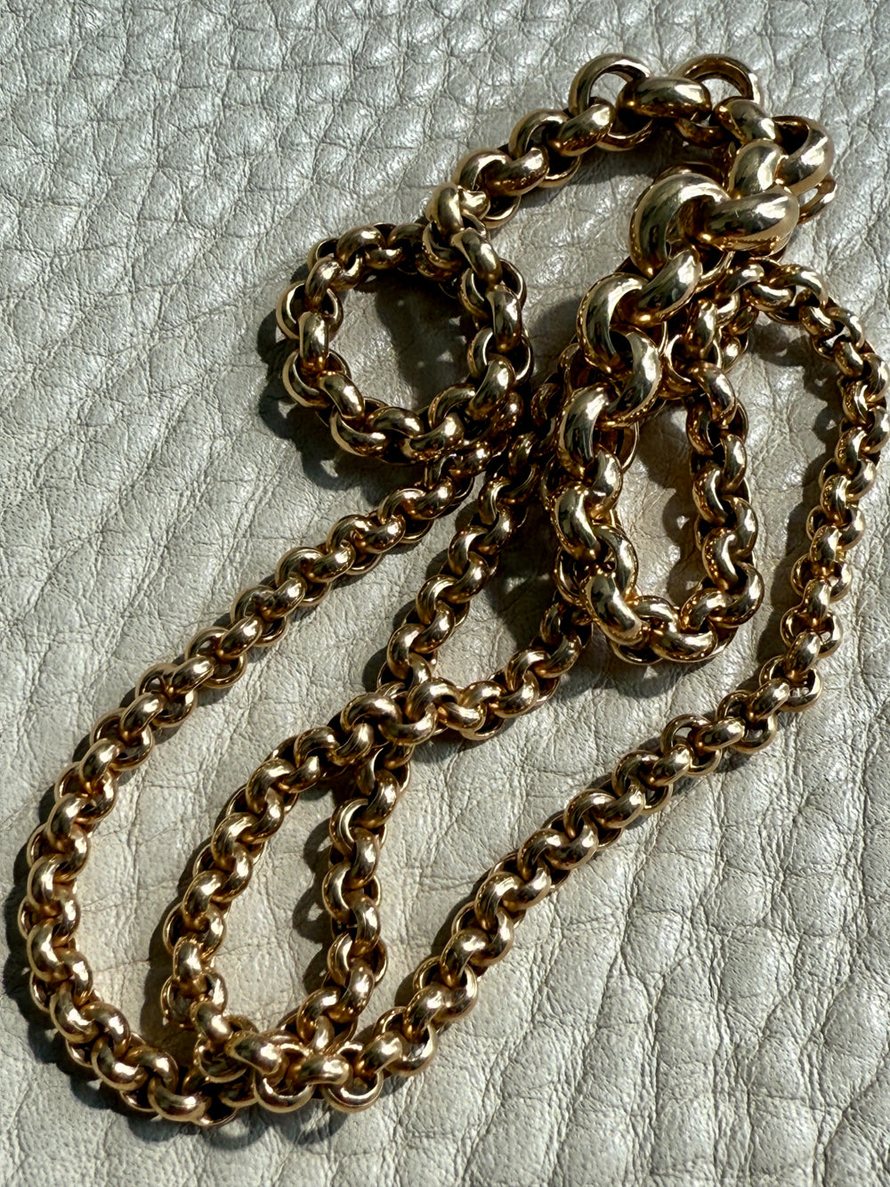 1950s era Vintage Graduated Width Rolo Link Necklace in 18k Gold - 17.75 inch length