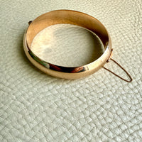 BEAUTIFUL! 1966 Finnish Vintage Round Wide Hinged Bangle 14k Gold- 7.3 inch interior circumference