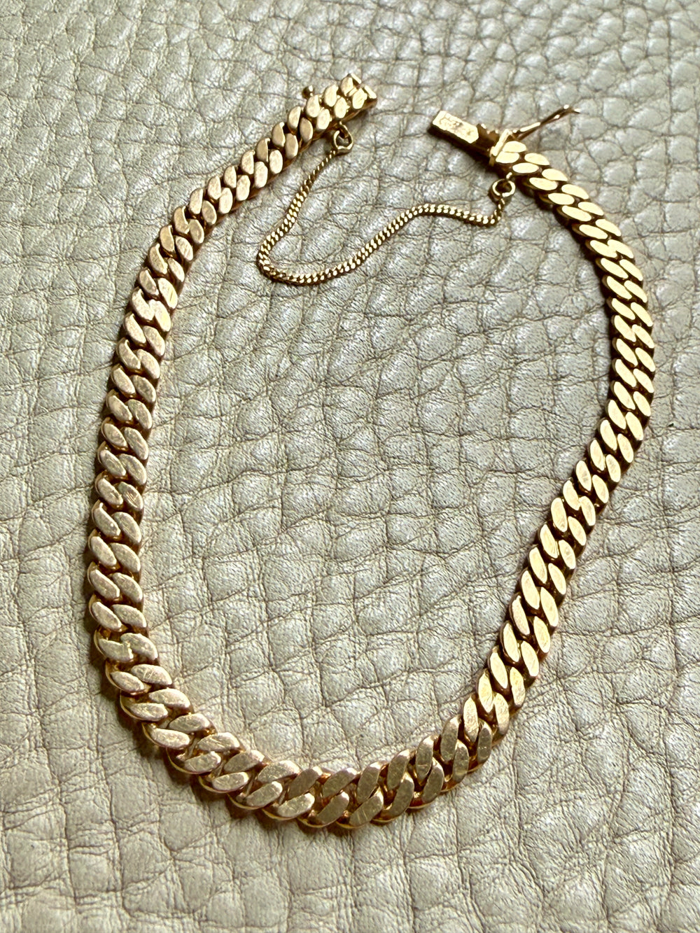 Midcentury era 18k Gold Pressed Curb Bracelet with Safety Chain – 7.5 inch length
