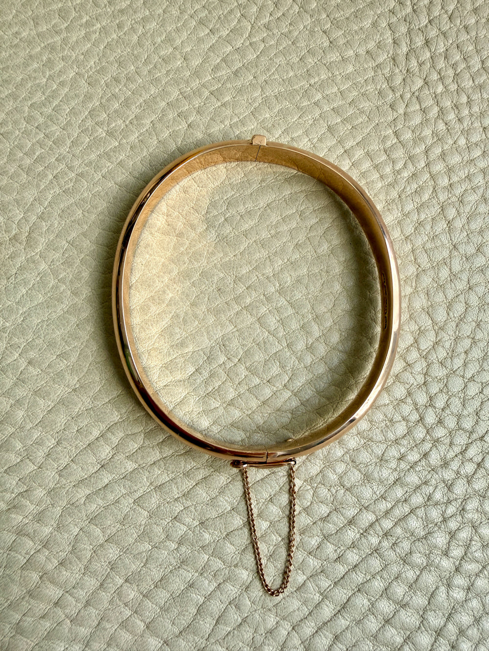 1962 Vintage Finnish 14k Gold Hinged Bangle Bracelet – 7 Inch Interior Circumference