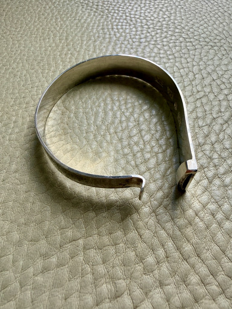 1992 Textured Vintage Bangle Bracelet in Sterling Silver – 6.75 Inch Inner Circumference