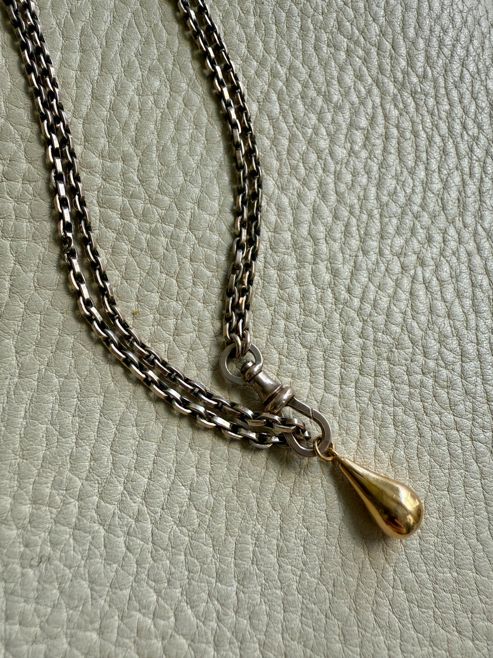 REDUCED! Antique Longuard Oval Belcher Chain in Pale Yellow 7k gold - 20 inch necklace length