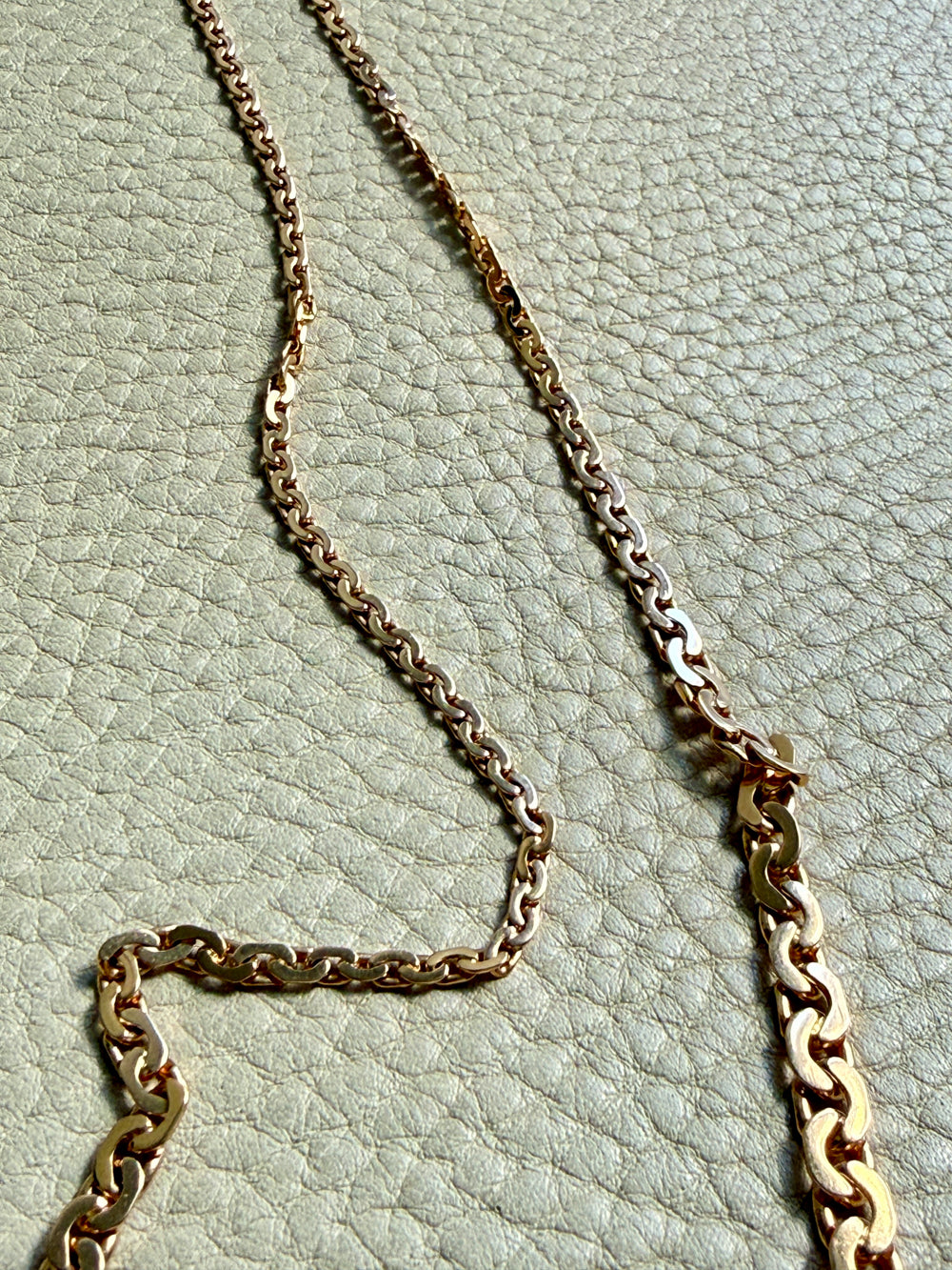 Early to Mid 20th Century era 18k gold Virola Link Necklace - Graduated width - 27.5 inch length