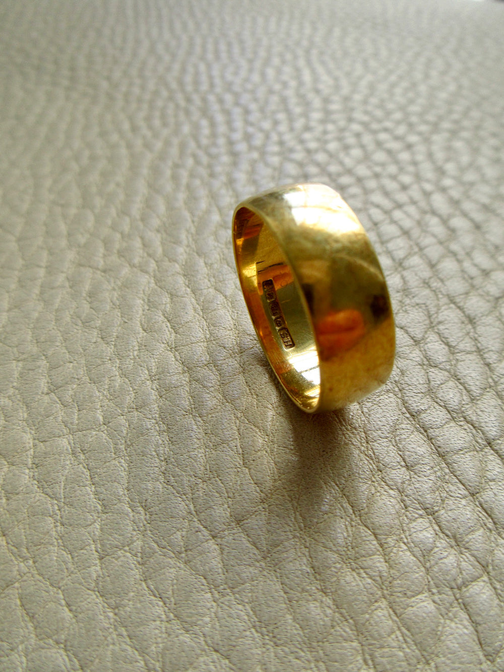 1871 Antique British 18k Gold Domed Band Ring – Size 10