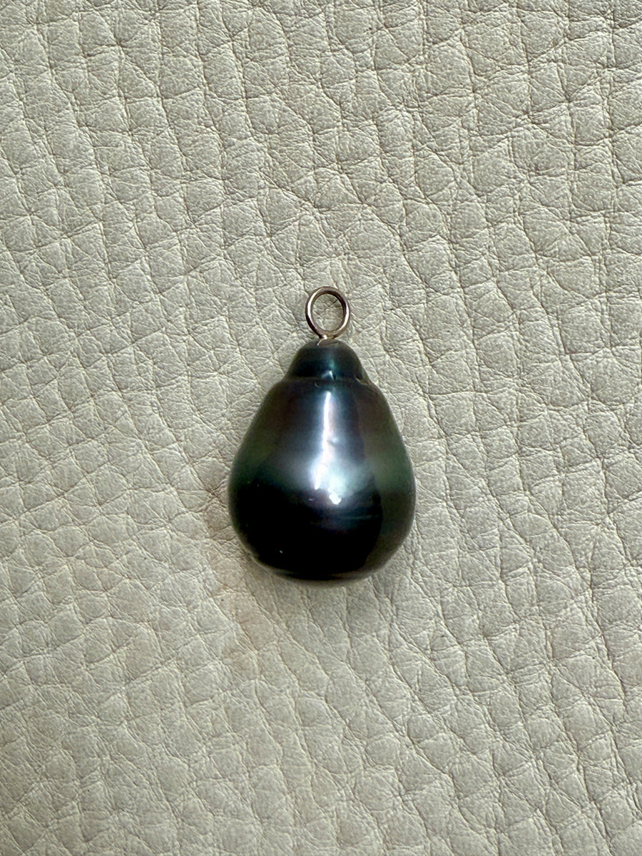 Large Tahitian Black Pearl Pendant on 18k white gold bail - 0.8 inch drop