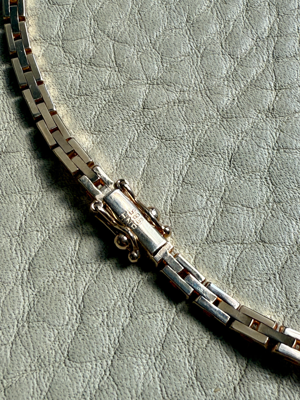 Shimmering Vintage 14k Gold Cleopatra Link Necklace - 17.8 inch length