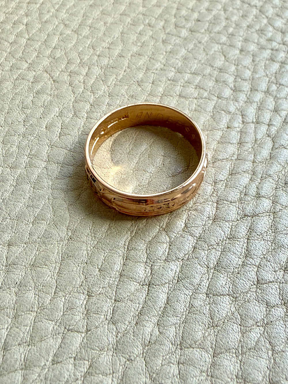 1988 Vintage Swedish 18k Gold Band Ring with Symbols – Size 11