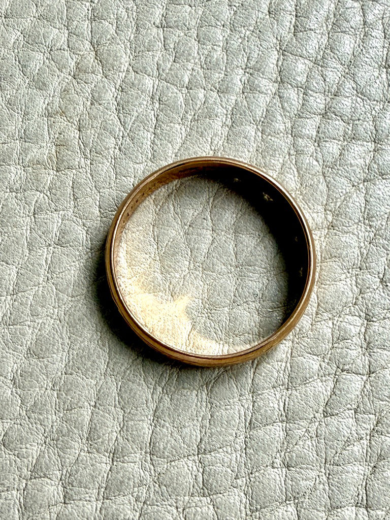 1882 Swedish Antique 18k Gold Engraved Curls Band Ring – Size 10