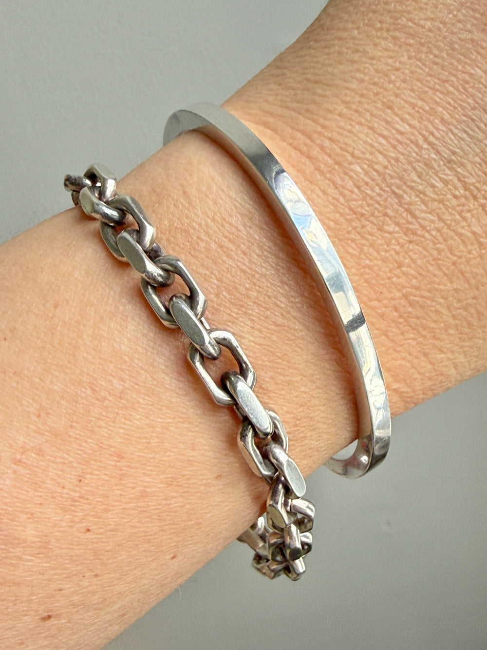 1965 Signed Solid Silver Circular Bangle, 31 grams - 7.8 inch interior circumference