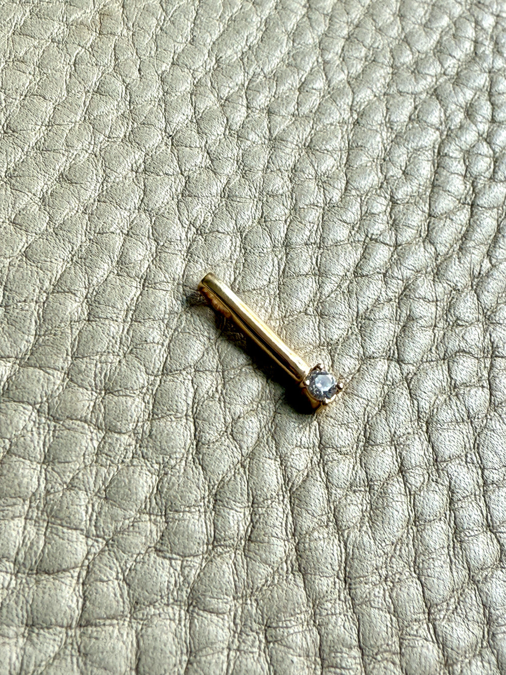 Vintage 18k gold linear diamond pendant