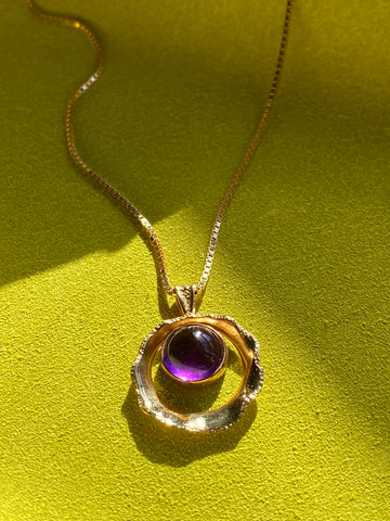 Pretty Purple Cabochon! 18k Yellow gold amethyst cabochon pendant - Swedish vintage