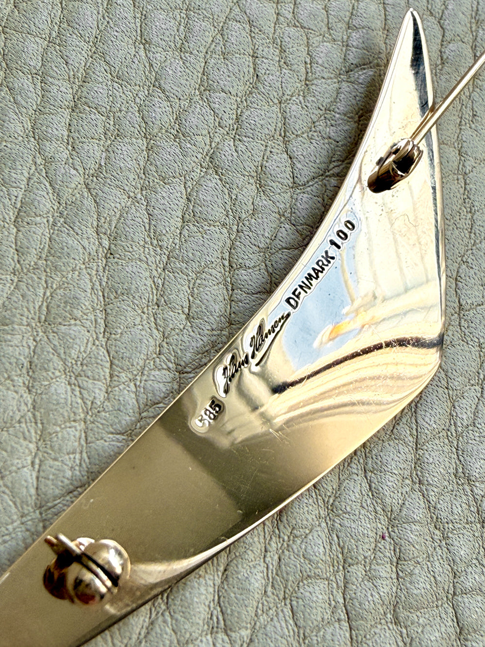 Vintage Danish Bent Gabrielsen for Hans Hansen Modernist 14k Gold Brooch – Boomerang