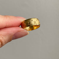 Midcentury Scandinavian vintage - Star etched 18k gold band ring