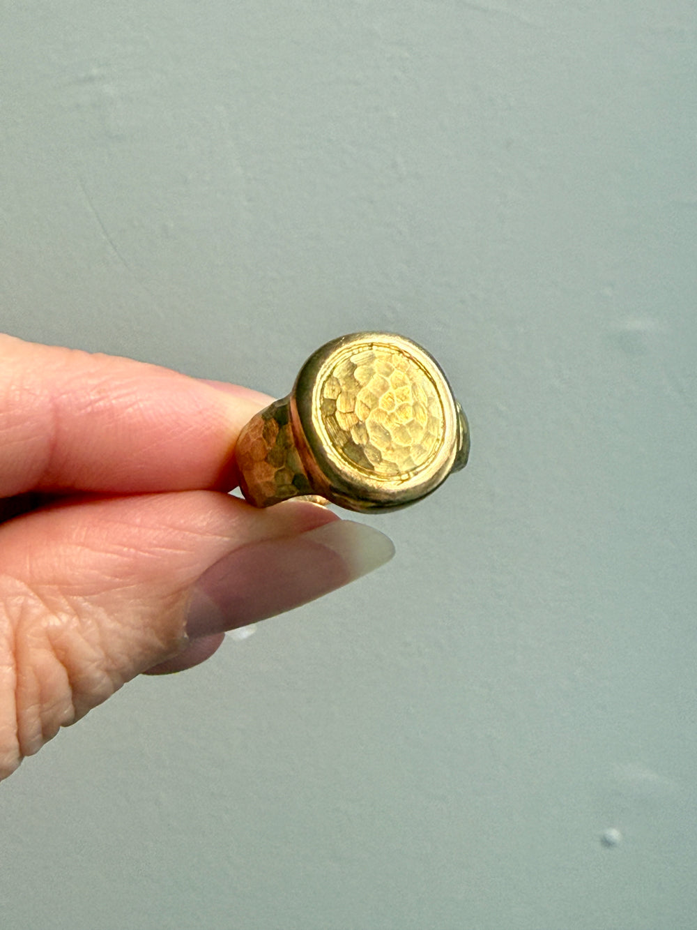 Unique! 18k Gold Vintage Signed Hammer Finish Signet Ring - Size 6.75-7