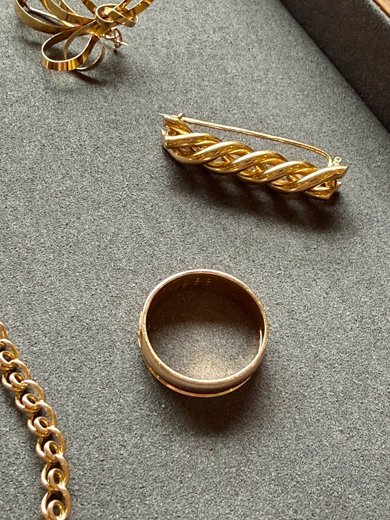 1937 Vintage Twist Brooch in 18k Gold by GD&Co – 1.6 inch