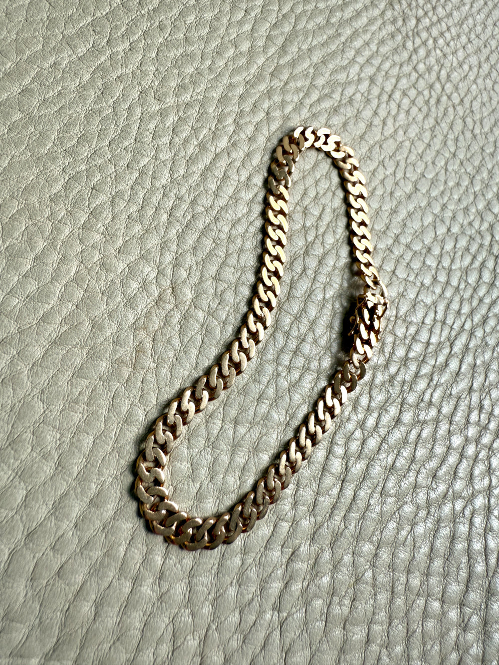 SILKY! 1960 Pressed curb link 18k yellow gold bracelet - 7.3 inch length