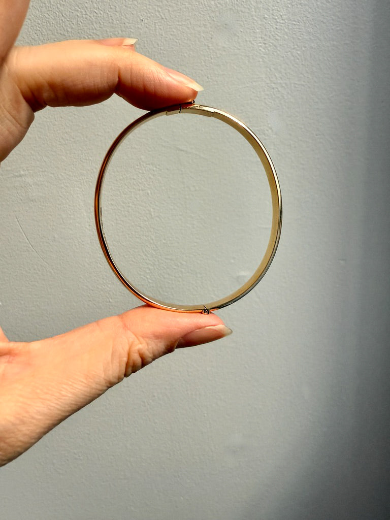 1961 Signed Swedish Vintage SOLID 18k gold hinged bangle 25.1g - 7.25 inch oval interior