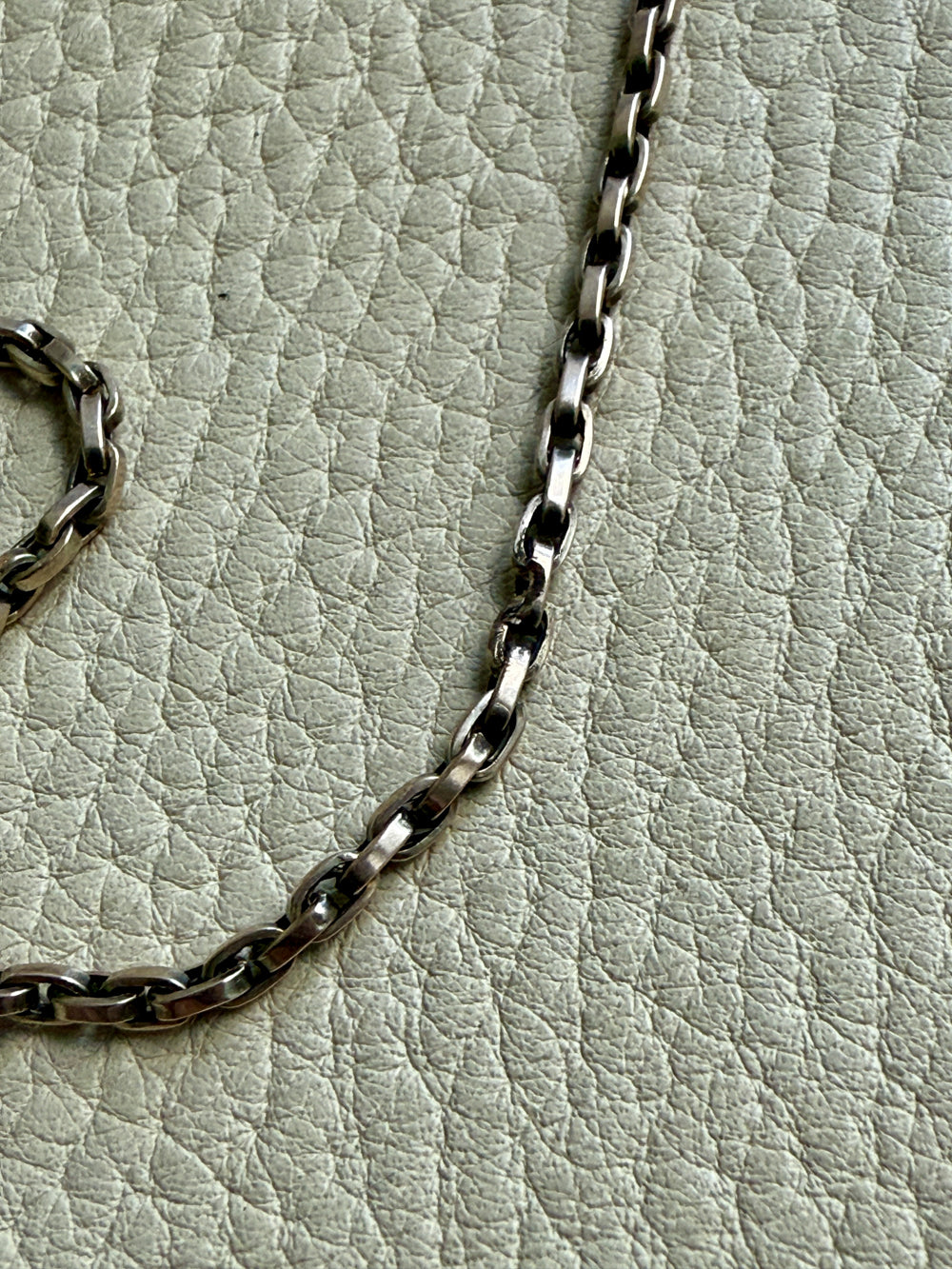 REDUCED! Antique Longuard Oval Belcher Chain in Pale Yellow 7k gold - 20 inch necklace length