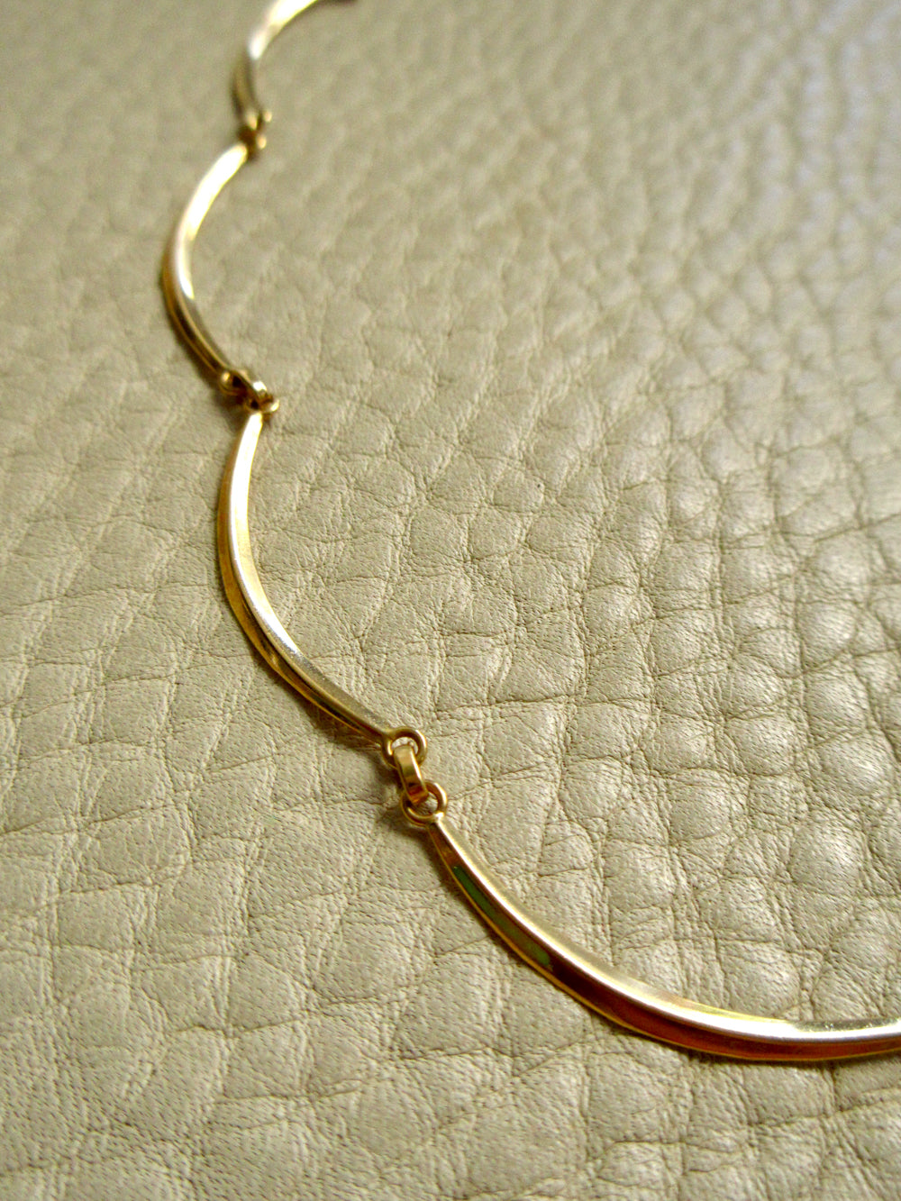 Vintage Swedish Scalloped Link Necklace Choker 18k Gold – 15.5 Inch Length