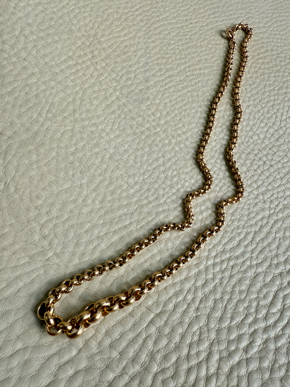 1950s era Vintage Graduated Width Rolo Link Necklace in 18k Gold - 17.75 inch length