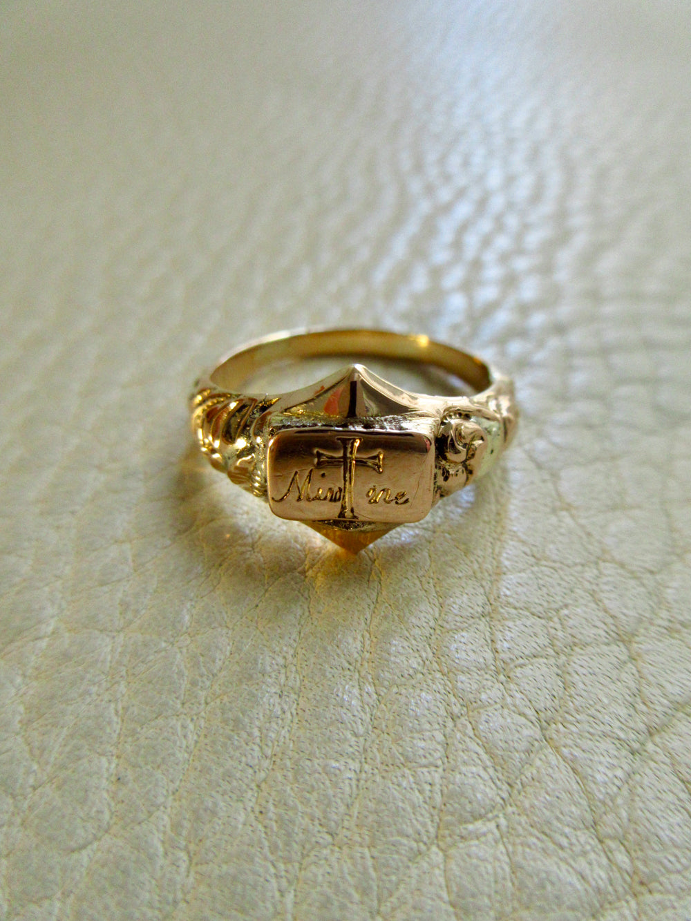 1847 Antique 18k Gold Mourning Ring with Secret Compartment – Size 7.5