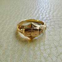 1847 Antique 18k Gold Mourning Ring with Secret Compartment – Size 7.5