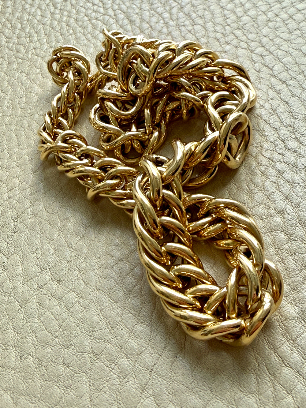 FAB! Chubby 49g Graduated Vintage UnoAErre Curb Link Necklace 18k Gold – 18 Inch Length