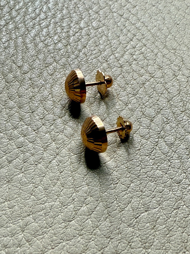 LOVELY!! 18k gold vintage faceted dome earrings with flower form post caps