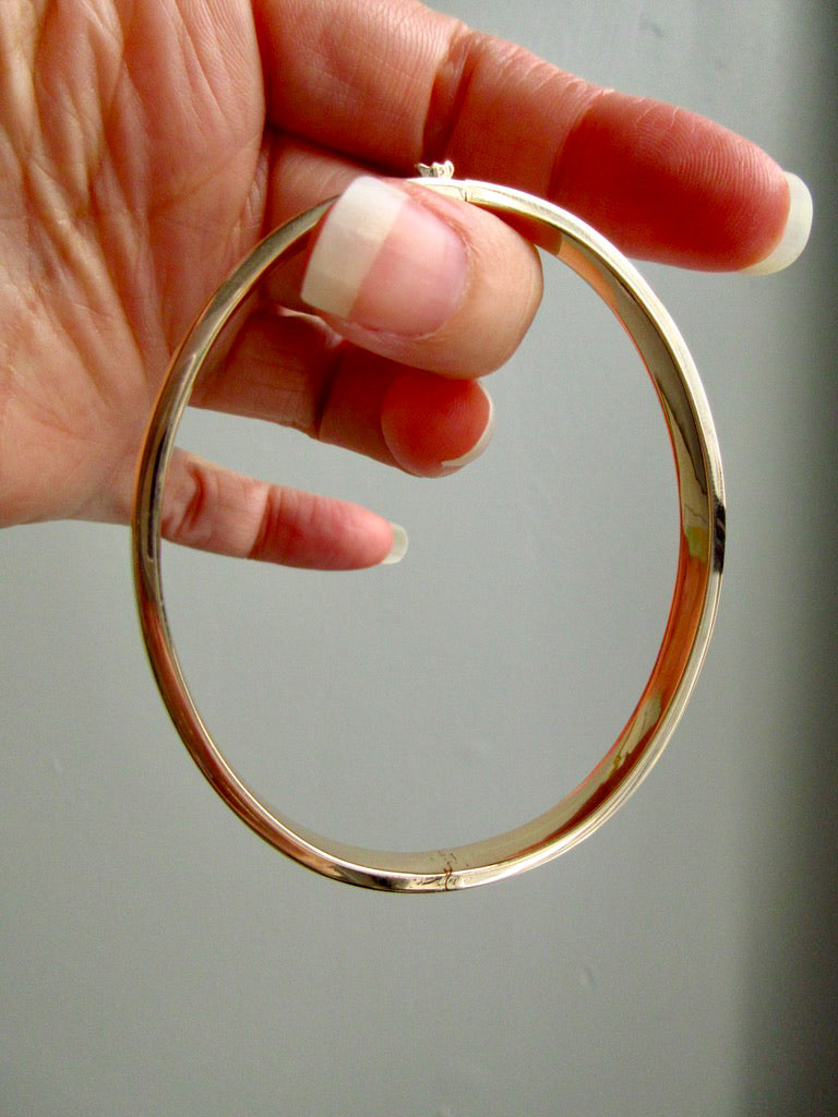 1950s era 18k Gold Hinged Bangle Bracelet – 7.25 Inch Interior Circumference