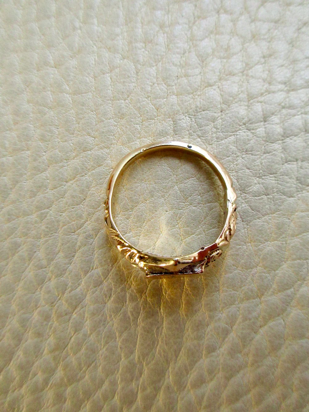 1847 Antique 18k Gold Mourning Ring with Secret Compartment – Size 7.5