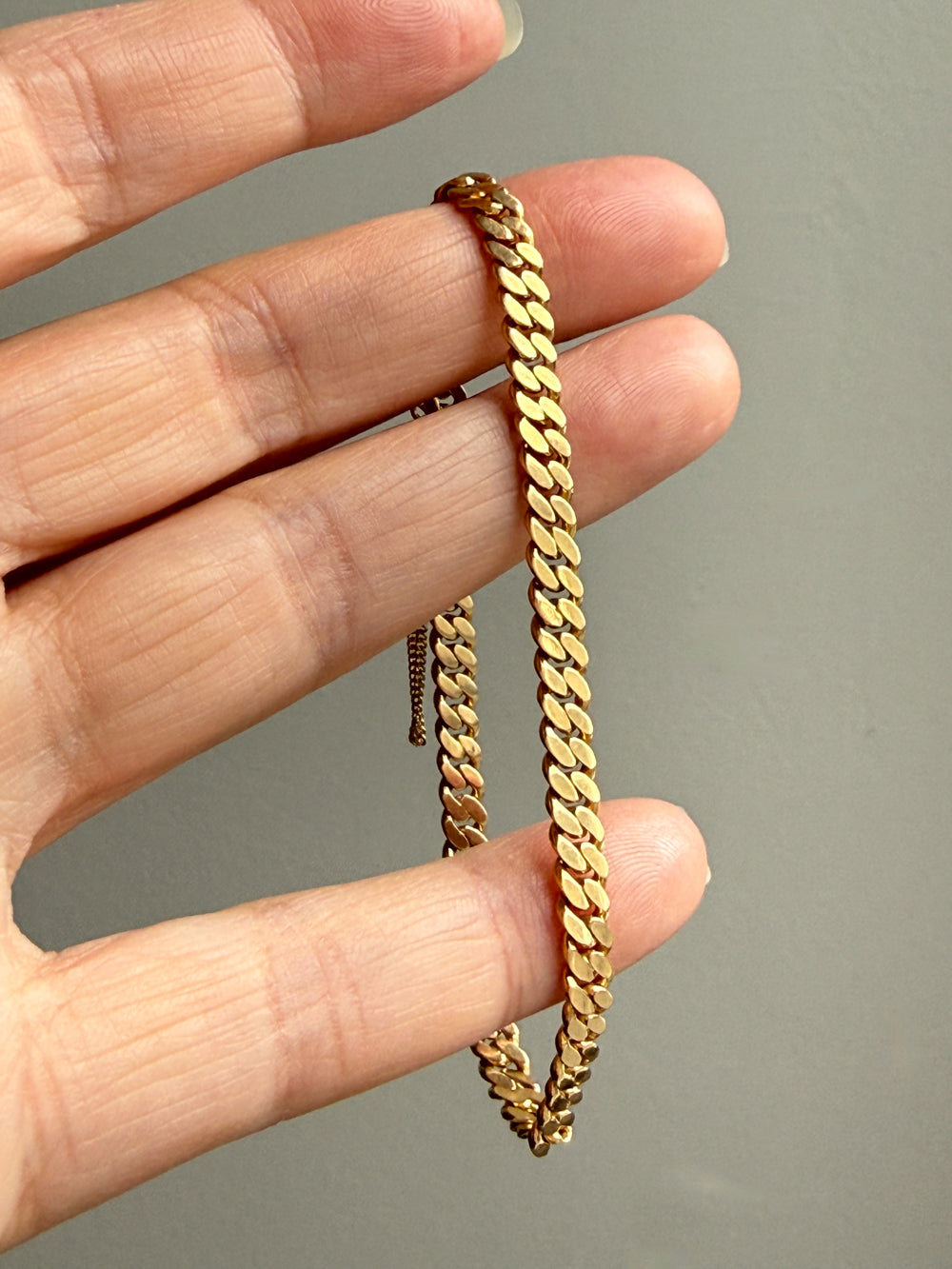 Midcentury era 18k Gold Pressed Curb Bracelet with Safety Chain – 7.5 inch length
