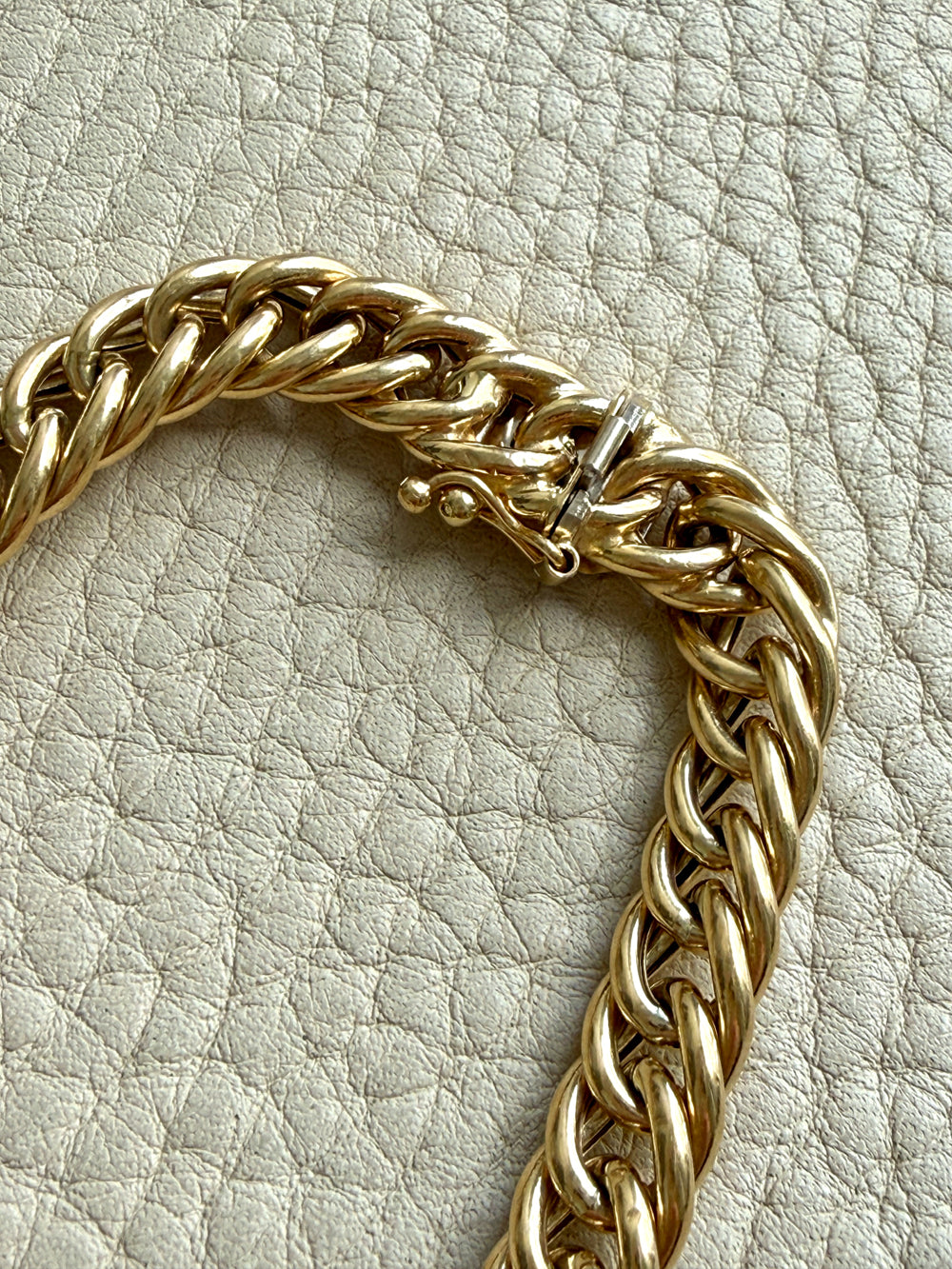 FAB! Chubby 49g Graduated Vintage UnoAErre Curb Link Necklace 18k Gold – 18 Inch Length