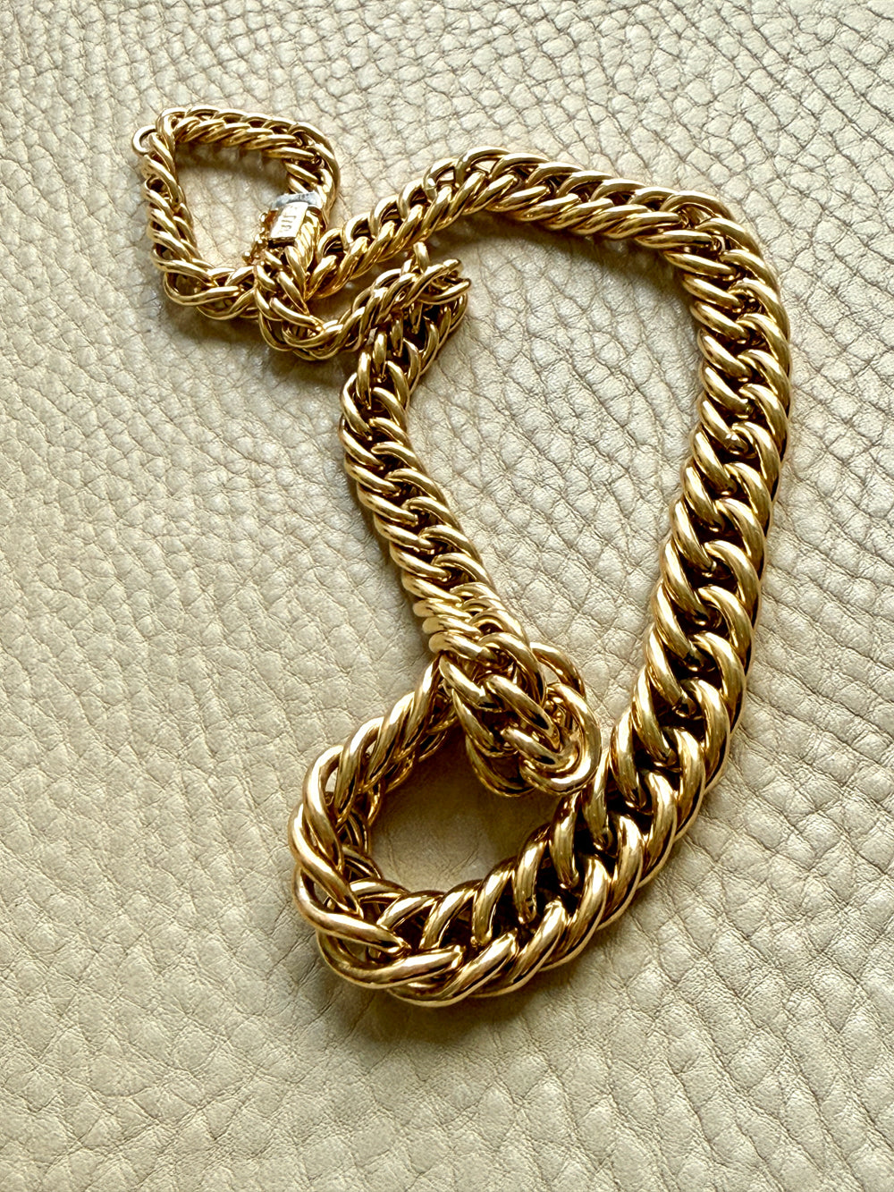FAB! Chubby 49g Graduated Vintage UnoAErre Curb Link Necklace 18k Gold – 18 Inch Length