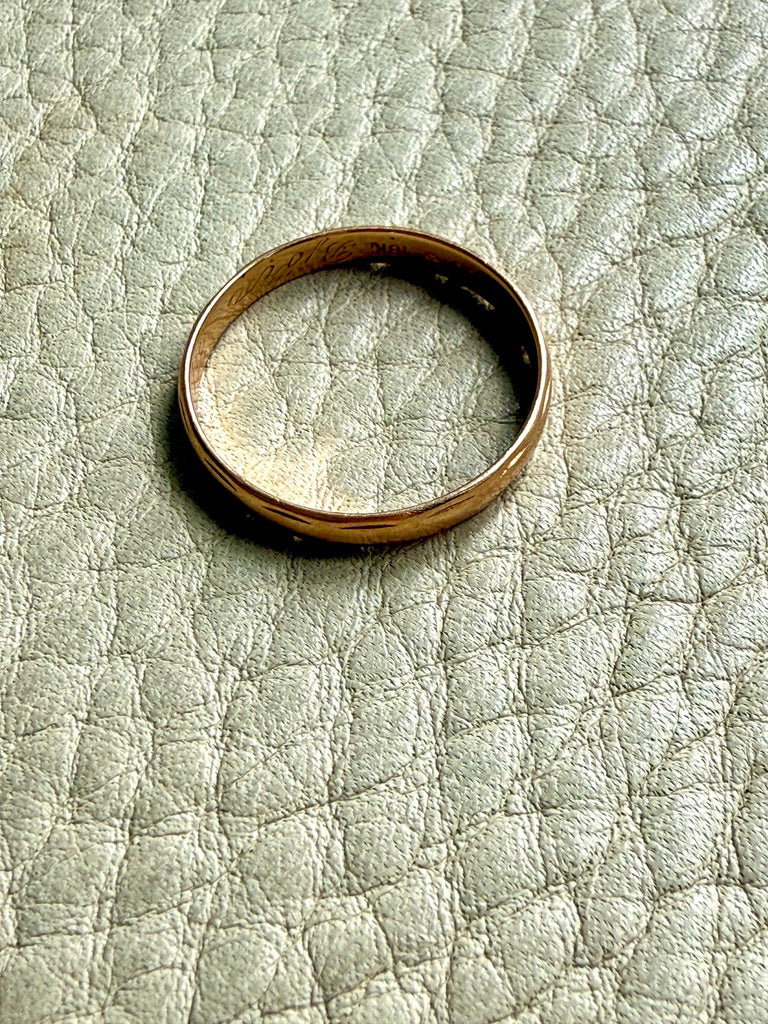 1996 Dashed Line 18k Gold Wedding Band by BÖS - Size 6.5