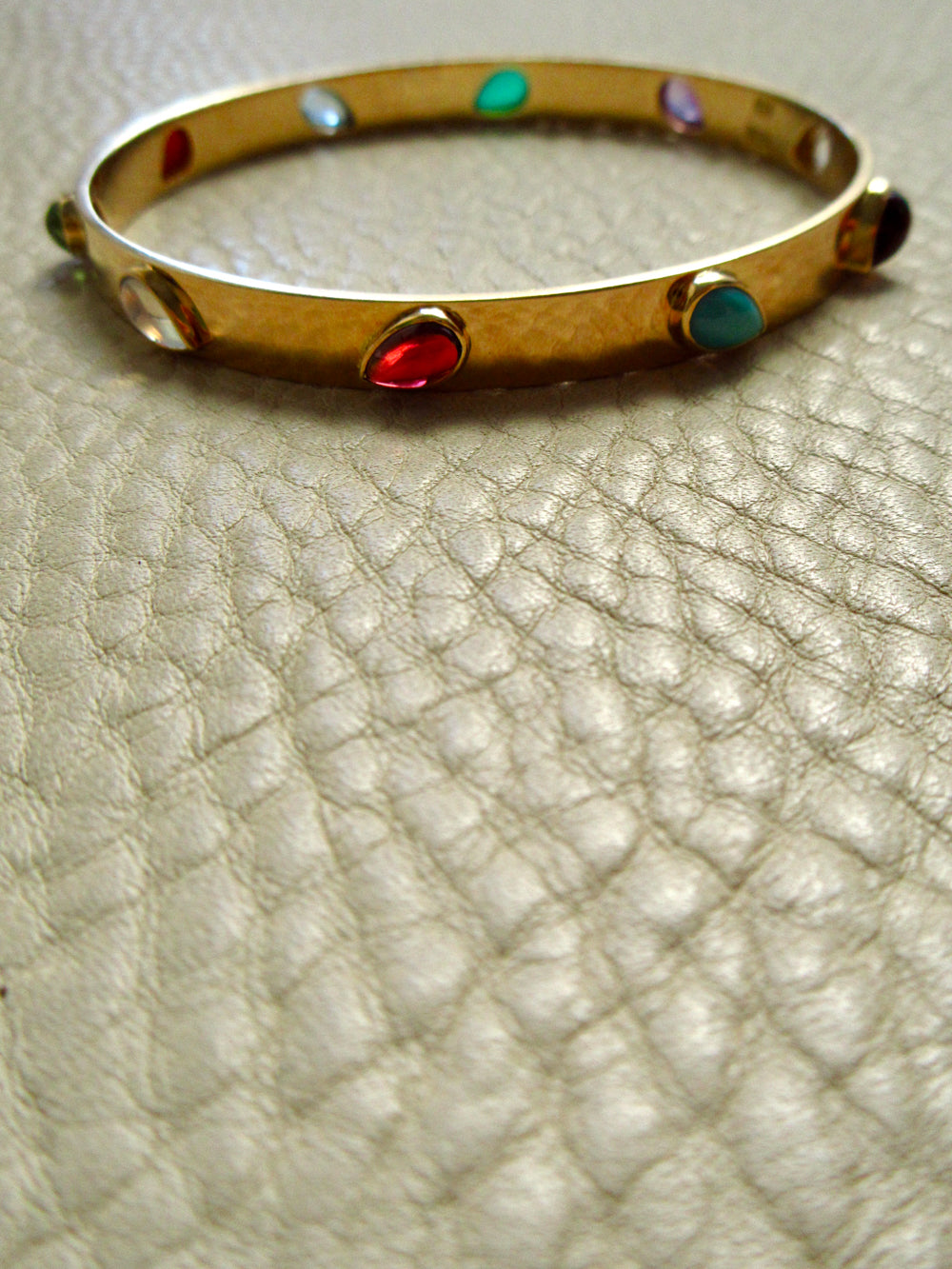 Mid-Century Danish Rainbow Teardrop Gemstone Bangle Bracelet 18k Gold – 7.6 Inch Circumference