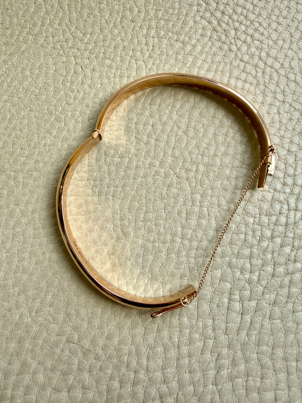 1962 Vintage Finnish 14k Gold Hinged Bangle Bracelet – 7 Inch Interior Circumference
