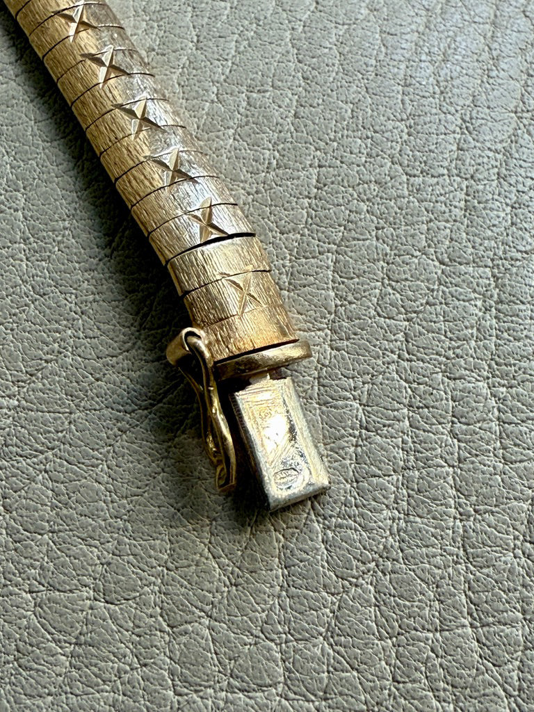 Vintage 18k Gold Snakey Omega Link Bracelet with Hand Scribed Stars - 7.5 inch length