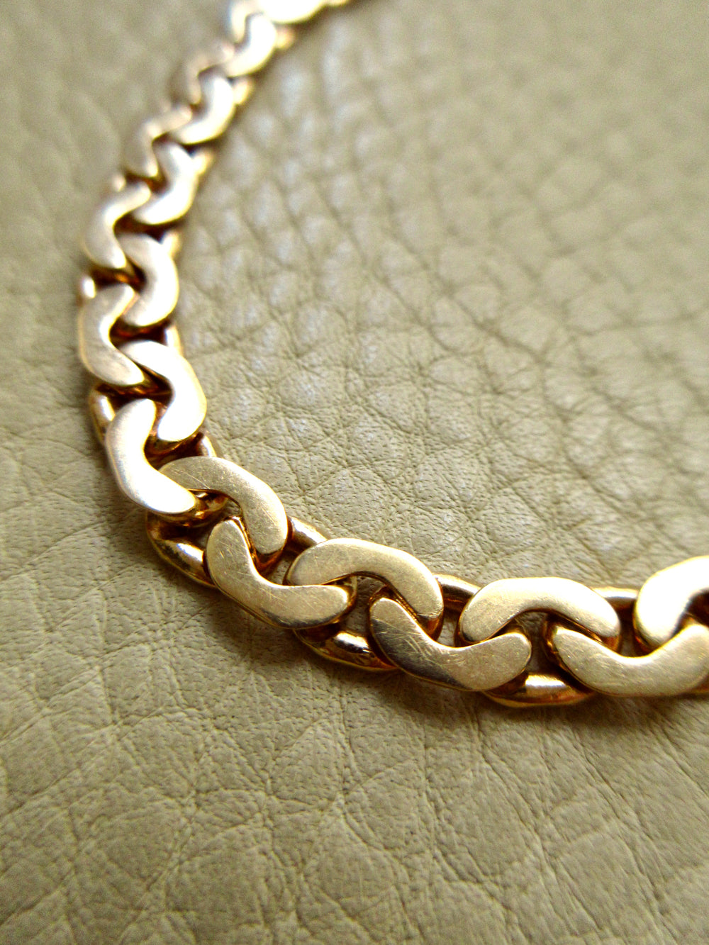 Exquisite 1940 Swedish Vintage Virola Link Bracelet 18k Gold – 7.5 Inch Length